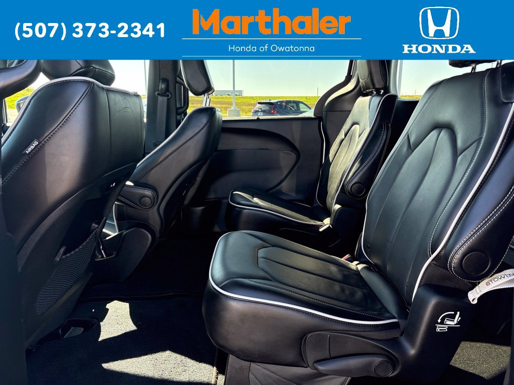 Used 2026 Chrysler Pacifica Limited FWD image 12