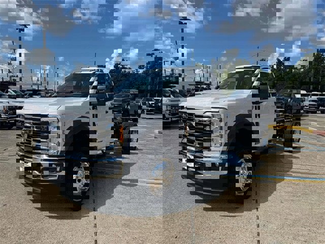 New 2025 Ford F550 4x4 Regular Cab Super Duty image 3