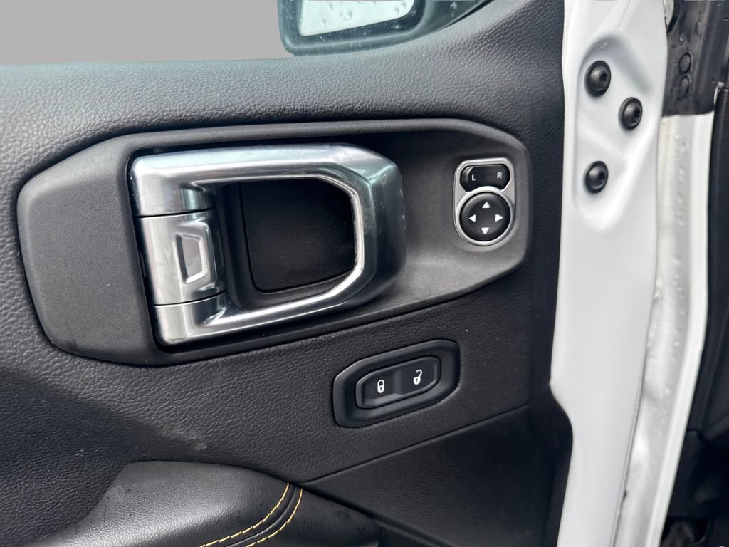 Used 2025 Jeep Wrangler Unlimited Sahara image 12