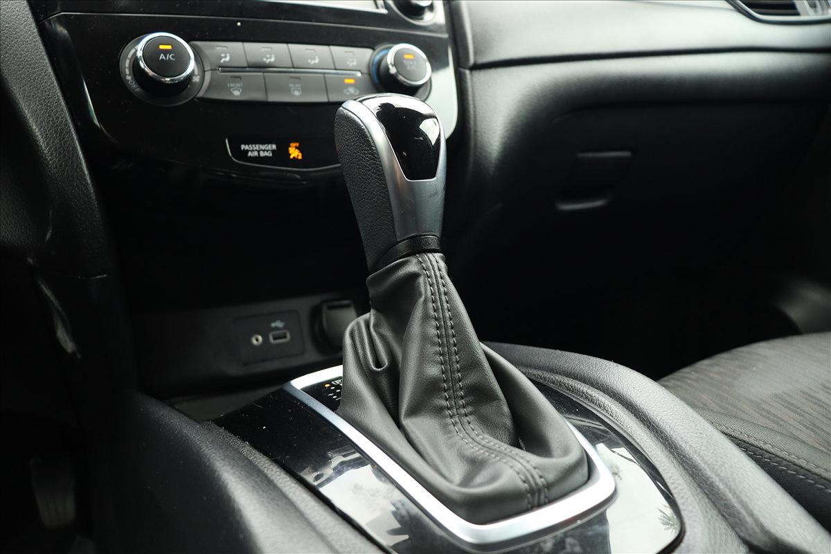 Used 2020 Nissan Rogue S w/ Special Edition Package FWD image 37