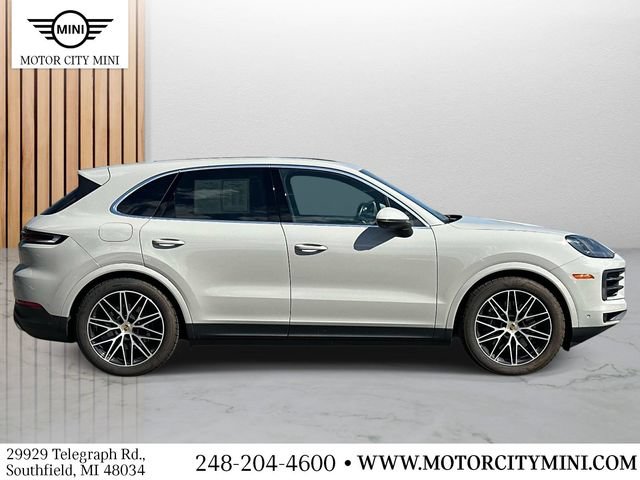 Used 2024 Porsche Cayenne AWD/4WD image 2