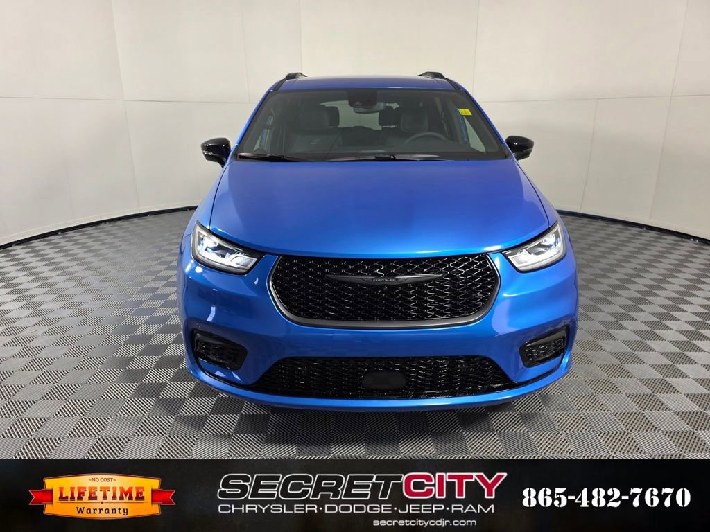 New 2026 Chrysler Pacifica Select w/ S Appearance Package image 2