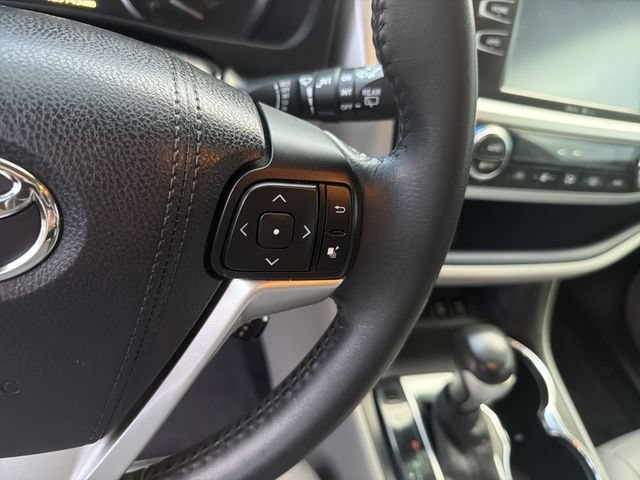 Used 2015 Toyota Highlander XLE AWD/4WD image 18