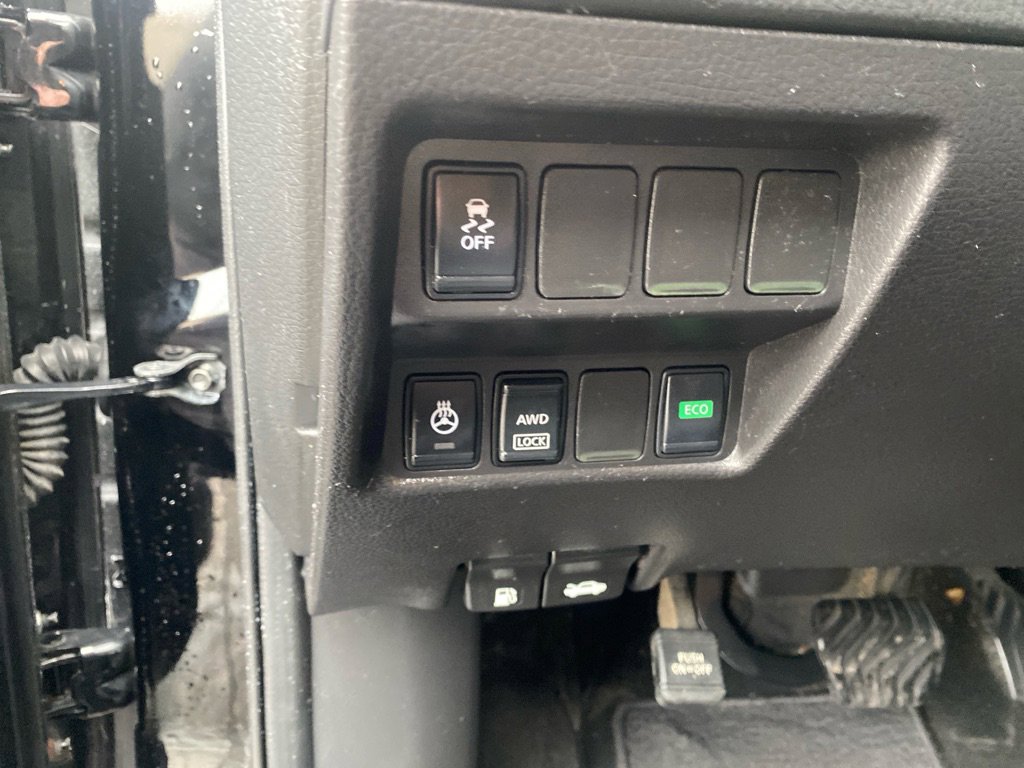 Used 2018 Nissan Rogue Sport SV w/ SV All-Weather Package AWD/4WD image 11