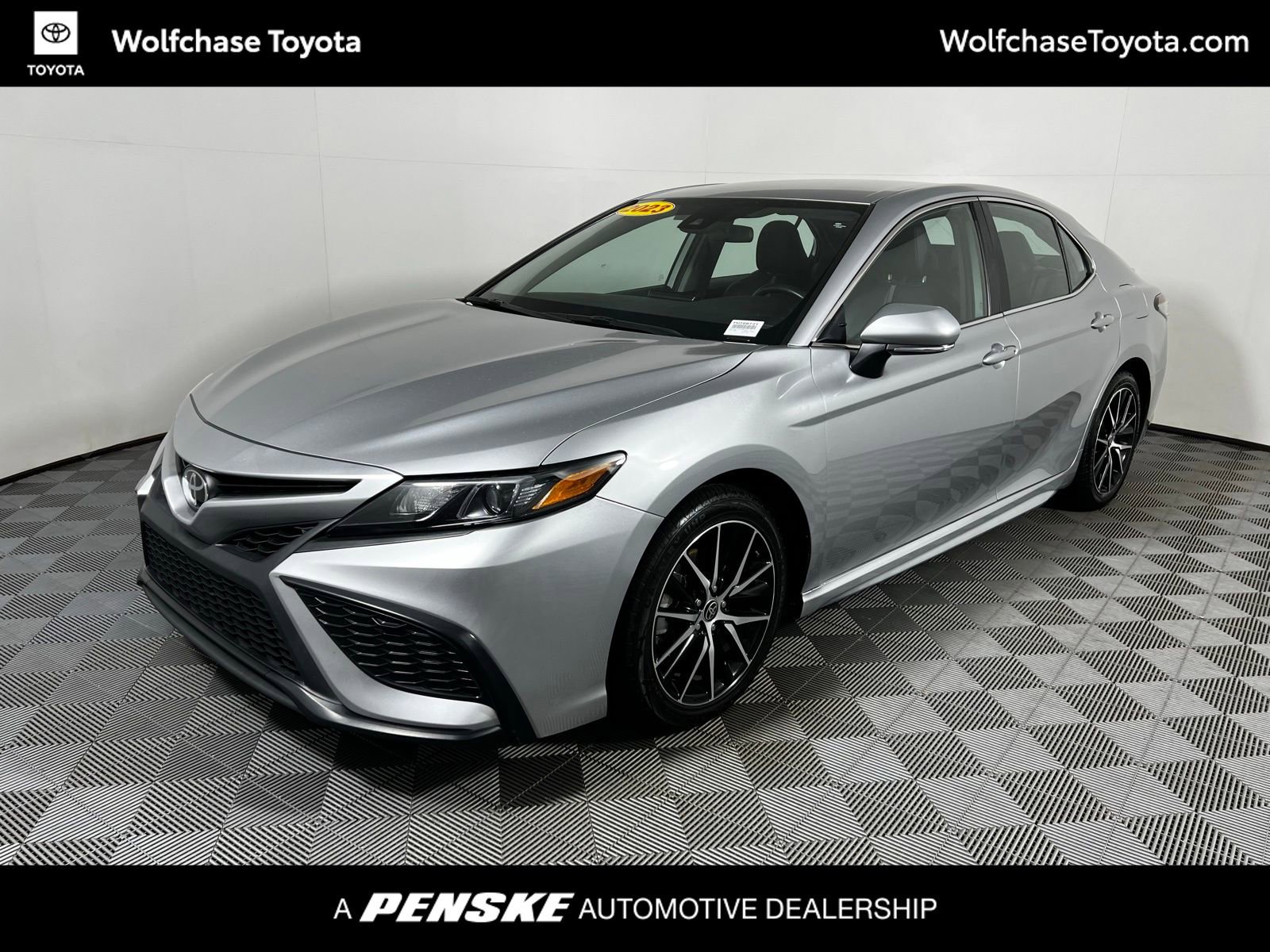 Used 2023 Toyota Camry SE image 1