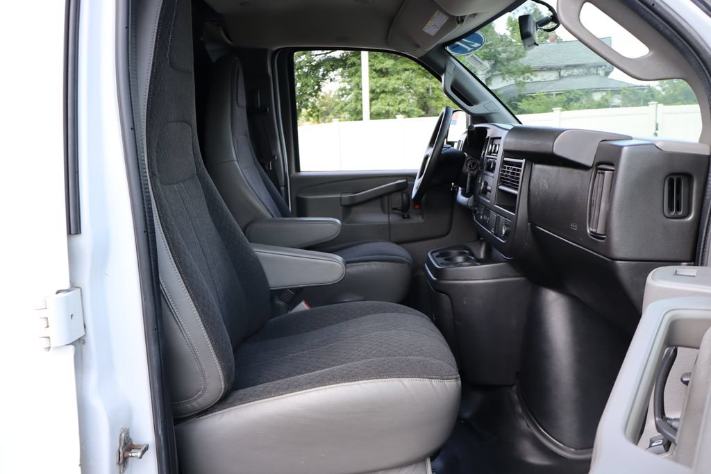 Used 2021 Chevrolet Express 2500 w/ Driver Convenience Package RWD image 29