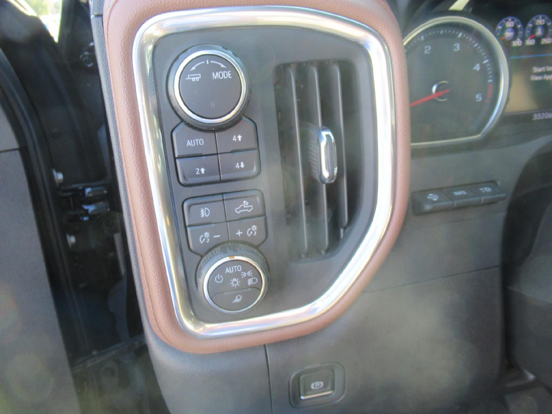 Certified 2023 Chevrolet Silverado 3500 High Country w/ Technology Package AWD/4WD image 11