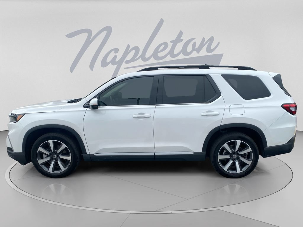 Used 2025 Honda Pilot Touring image 4