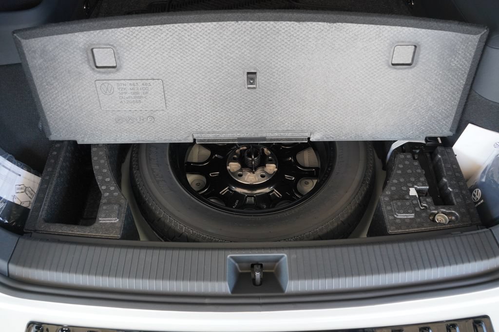 New 2026 Volkswagen Tiguan SE FWD image 36
