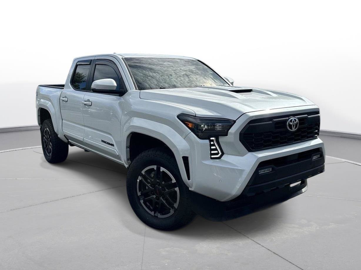 Used 2024 Toyota Tacoma TRD Sport w/ TRD Sport Upgrade Package AWD/4WD image 4