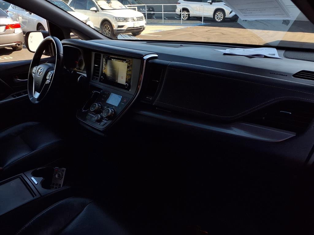 Certified 2019 Toyota Sienna SE Premium image 21