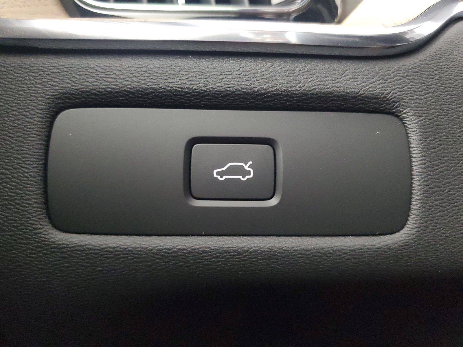 New 2027 Volvo XC60 B5 Plus AWD/4WD image 35