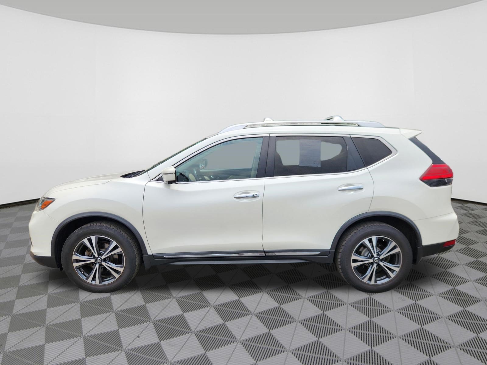 Used 2017 Nissan Rogue SL AWD/4WD image 5