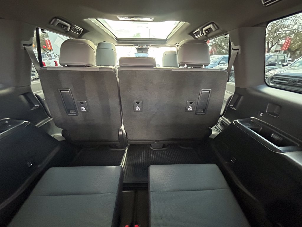 Used 2024 Lexus GX 550 w/ Accessory Package (2T) AWD/4WD image 15