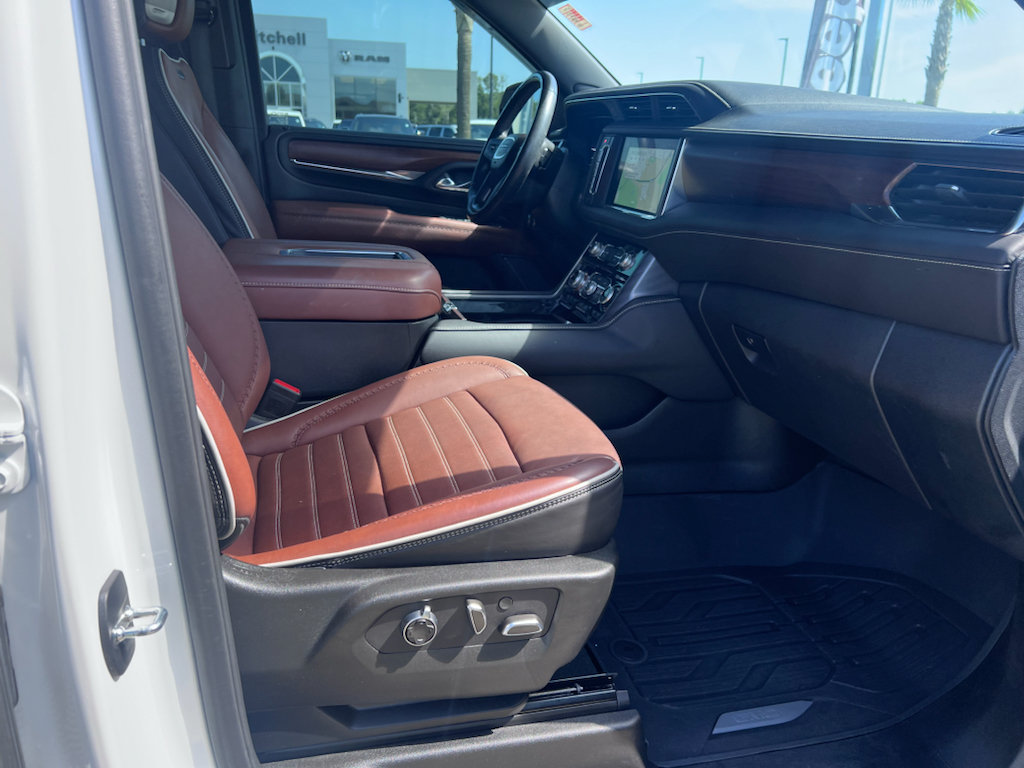 Used 2023 GMC Yukon XL Denali Ultimate AWD/4WD image 15