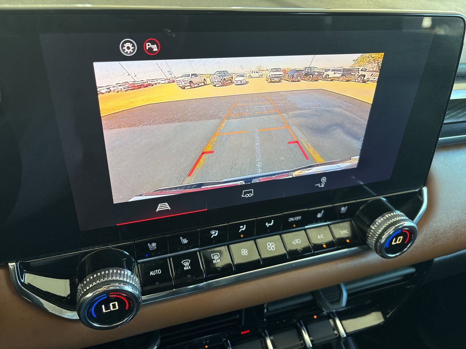 Certified 2025 GMC Canyon AT4 w/ AT4 Premium Package image 20