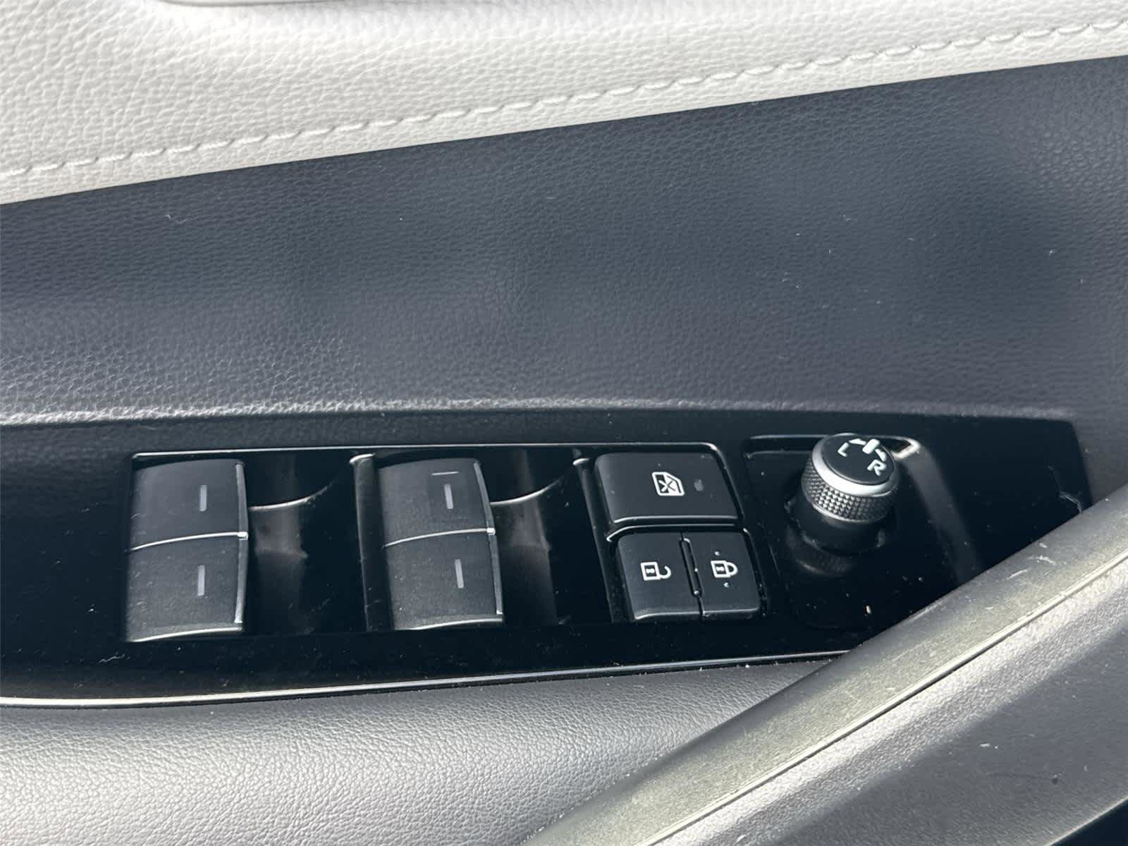 Used 2019 Toyota Corolla SE FWD image 21