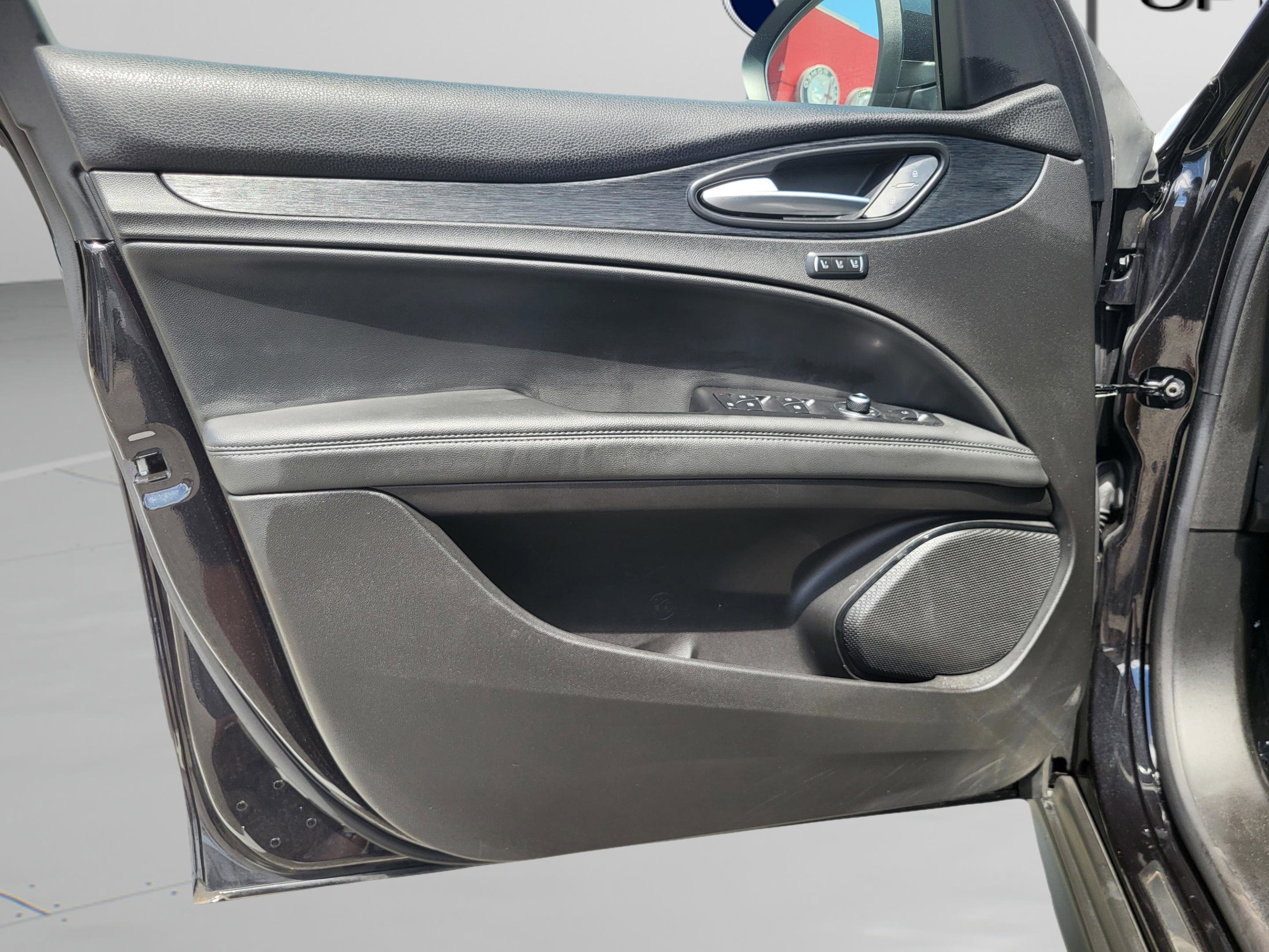 Used 2024 Alfa Romeo Stelvio Sprint image 28