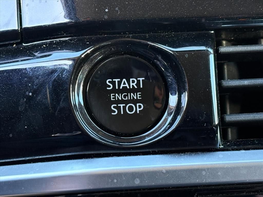 Used 2025 Nissan Pathfinder SV image 11