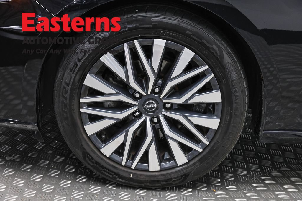 Used 2024 Nissan Altima 2.5 SV FWD image 32