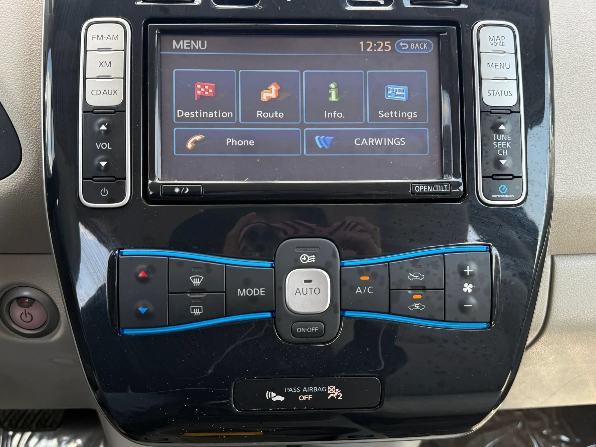 Used 2012 Nissan Leaf SL w/ Recycling/Organizational Pkg FWD image 26