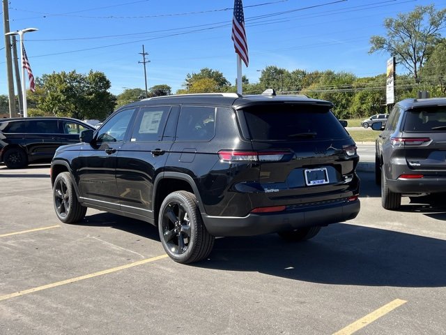 Used 2025 Jeep Grand Cherokee L Limited w/ Black Appearance Package image 2