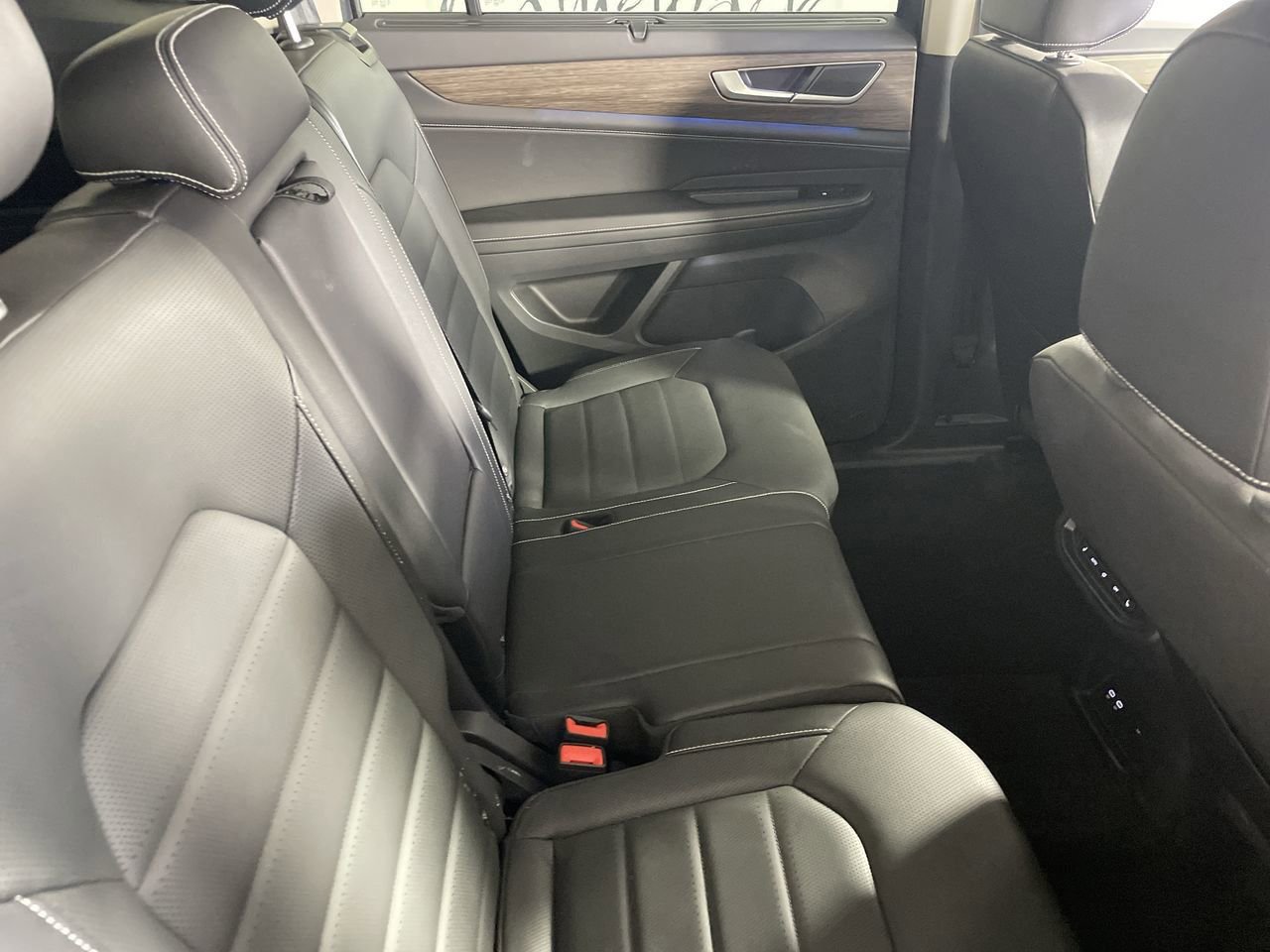 Used 2025 Volkswagen Atlas SEL image 23