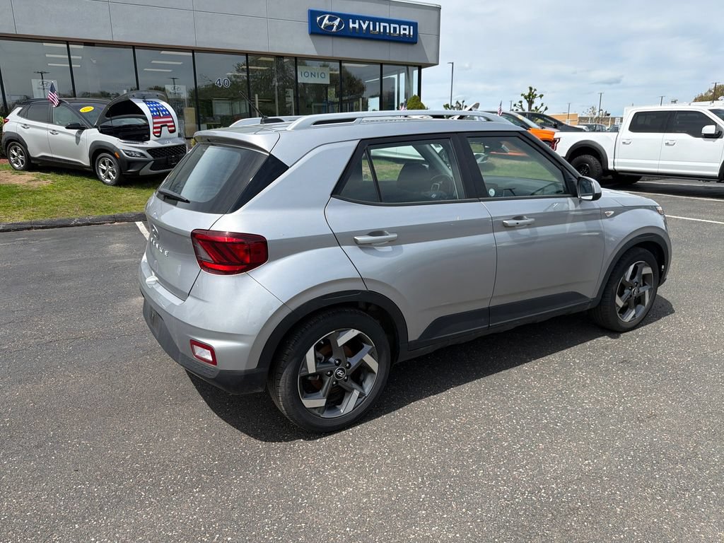 Used 2025 Hyundai Venue SEL FWD image 3