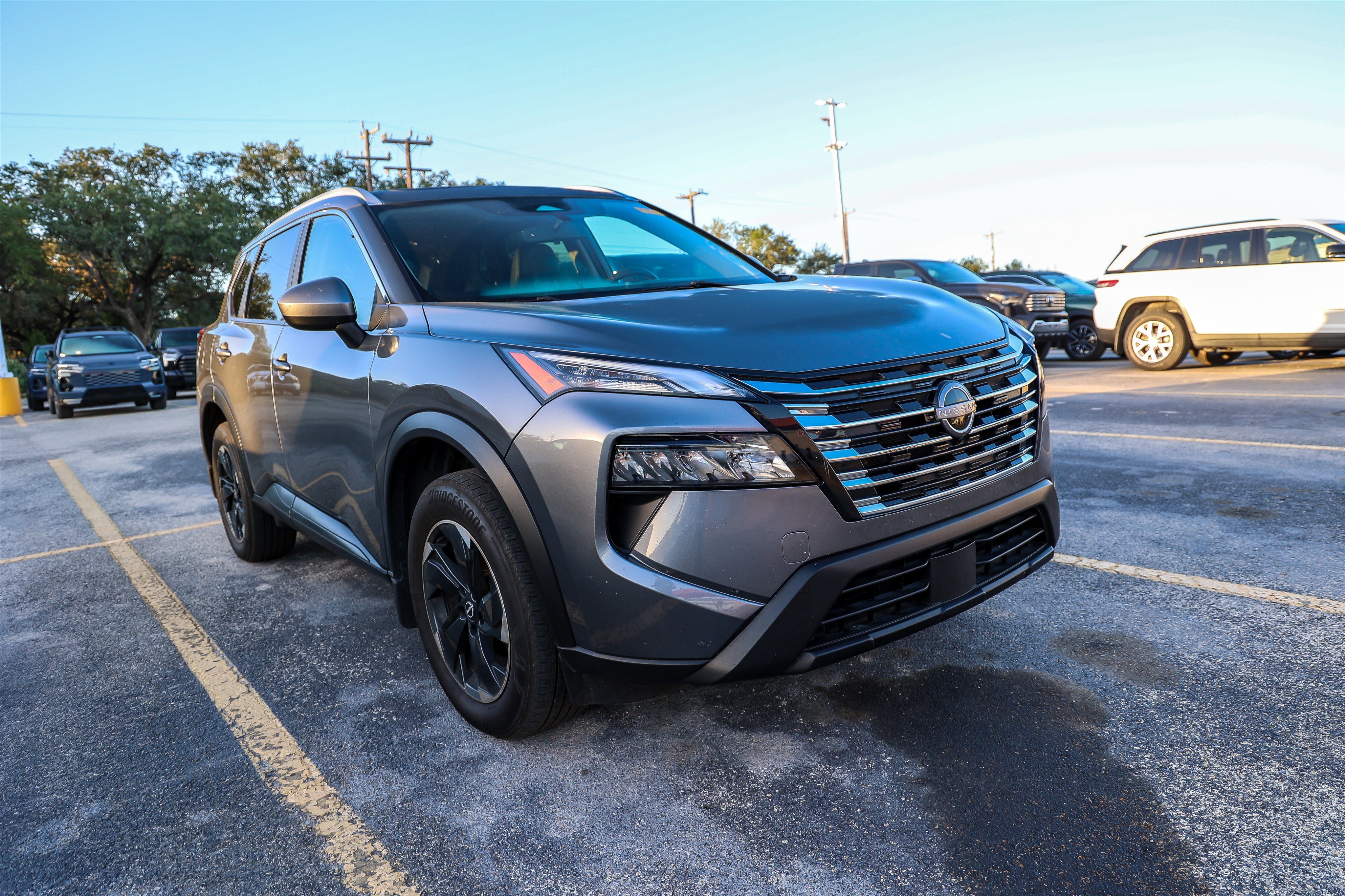 Used 2024 Nissan Rogue SV w/ SV Premium Package FWD image 6