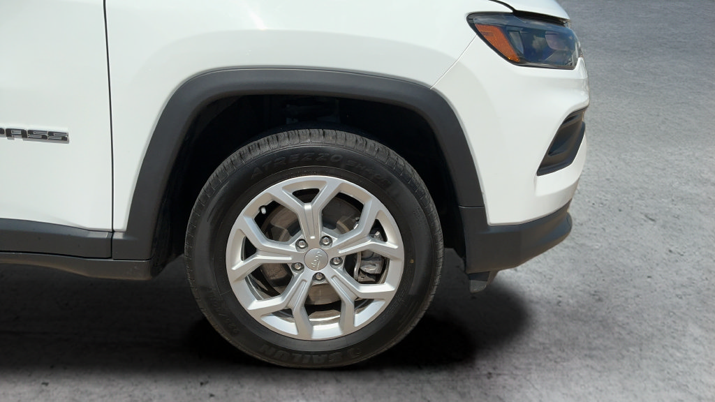 Used 2024 Jeep Compass Latitude AWD/4WD image 24