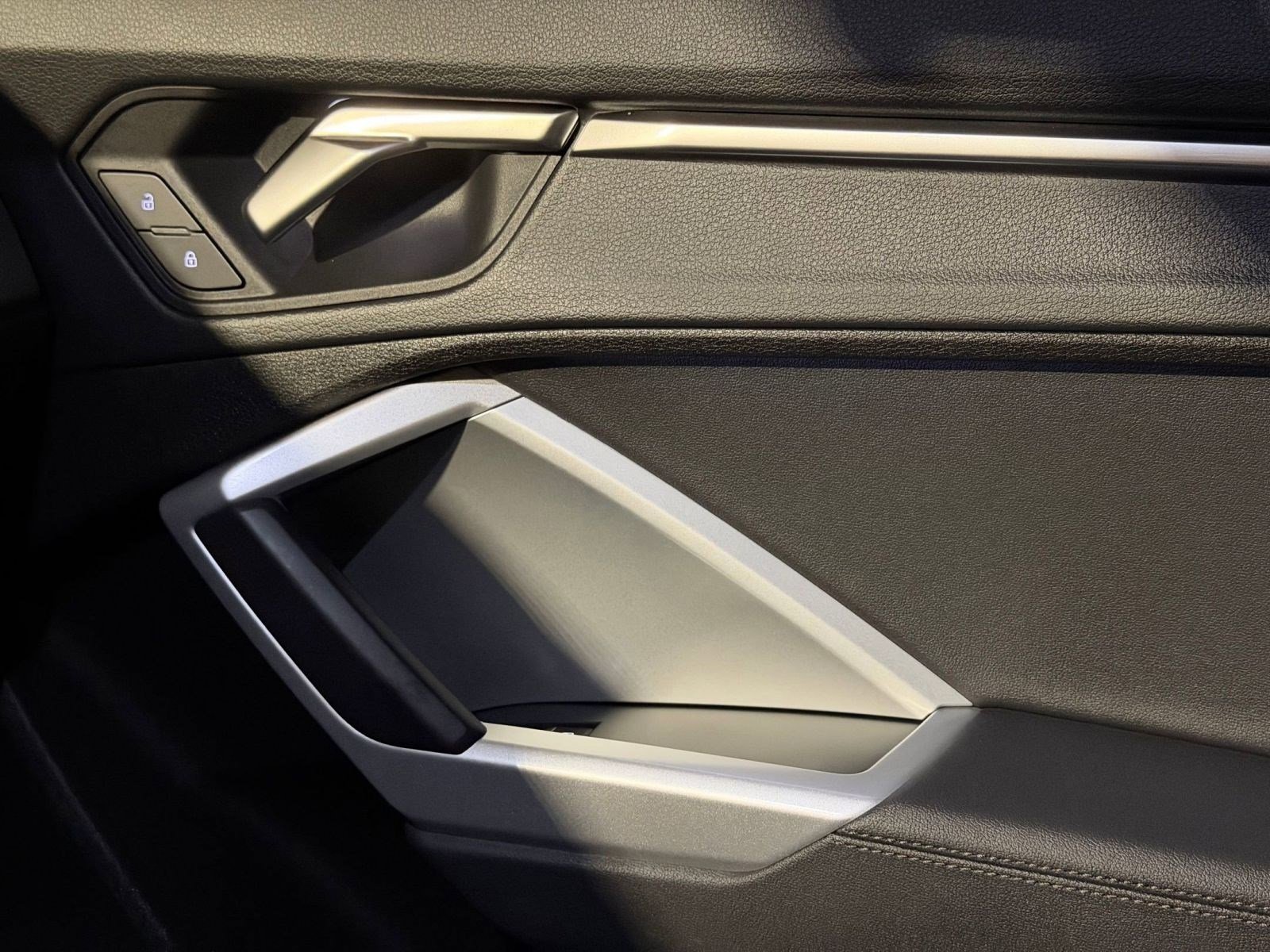 Certified 2025 Audi Q3 2.0T Premium w/ Convenience Package image 25