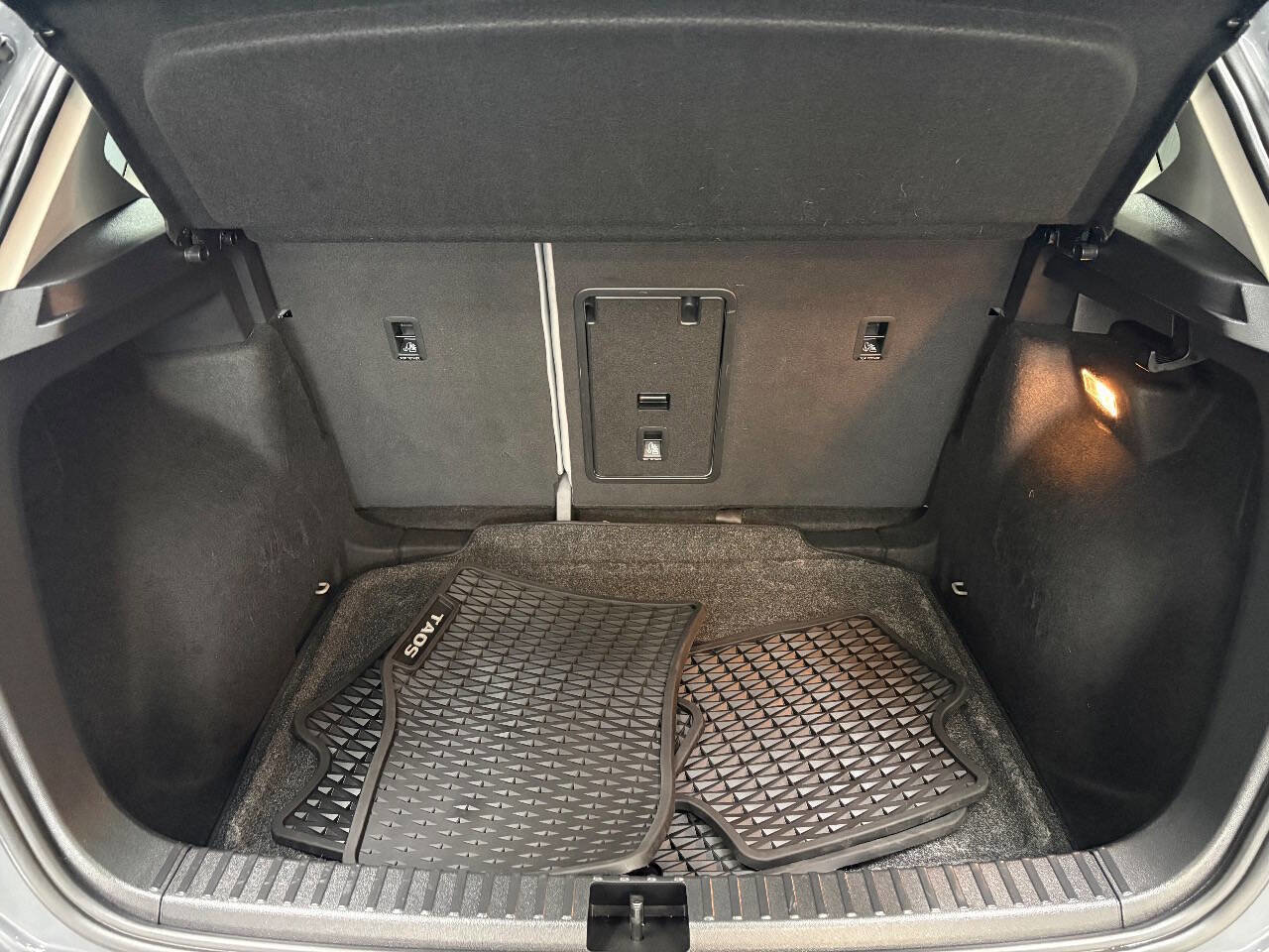 Used 2022 Volkswagen Taos SE image 31