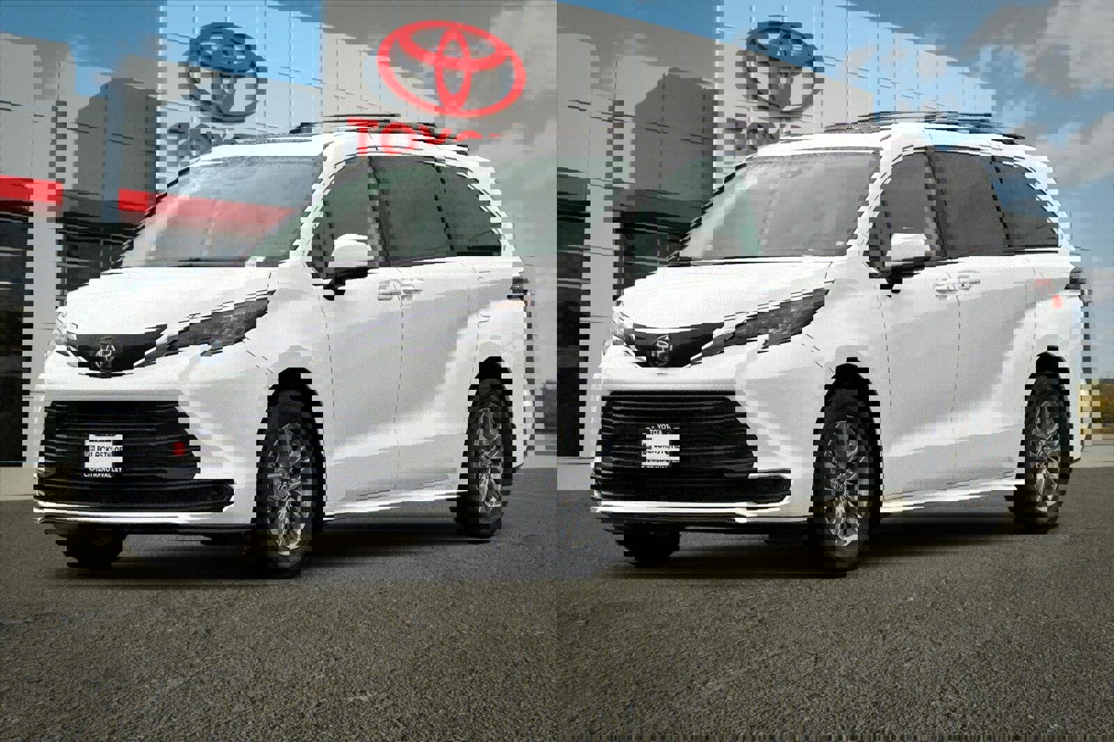 Used 2025 Toyota Sienna LE w/ LE Plus Package image 7