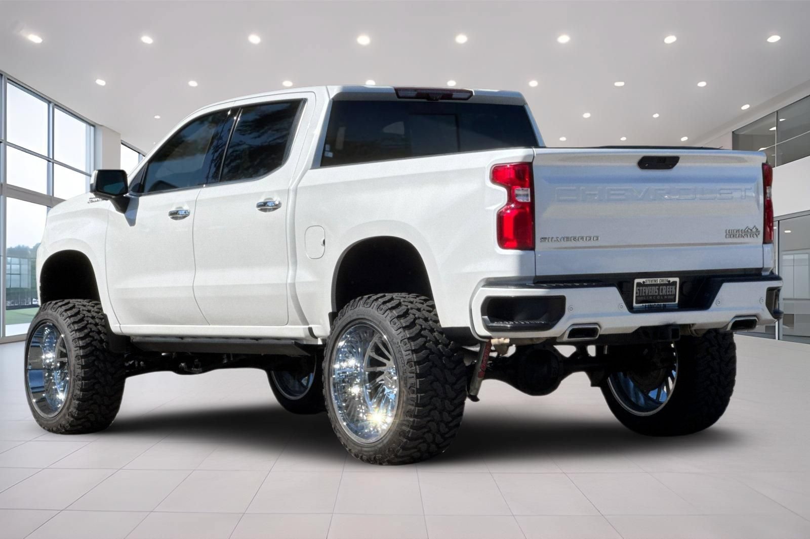 Used 2021 Chevrolet Silverado 1500 High Country w/ Technology Package AWD/4WD image 6