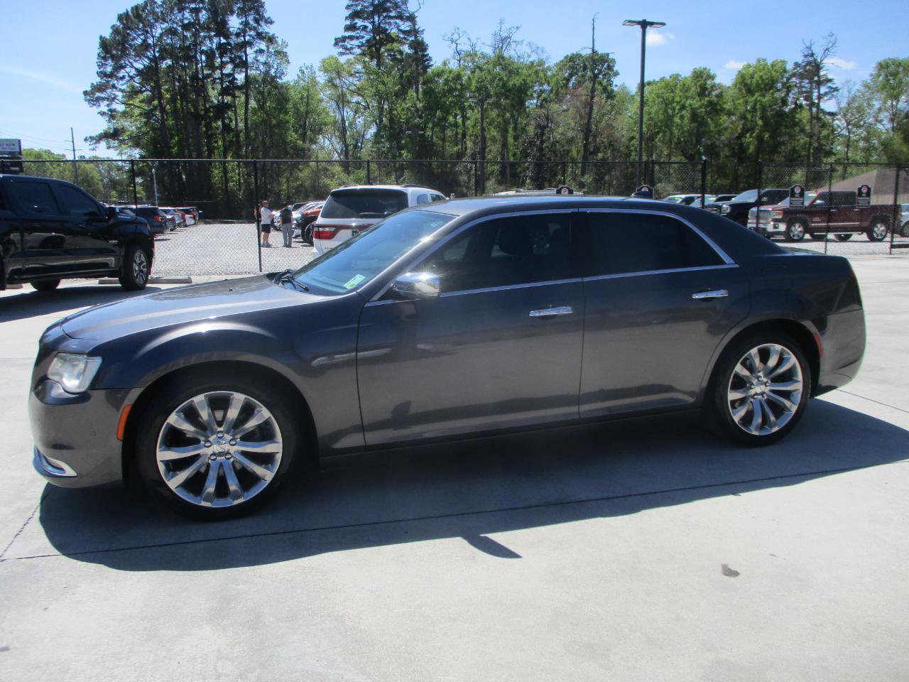 Used 2018 Chrysler 300 Limited w/ Safetytec Plus Group image 6