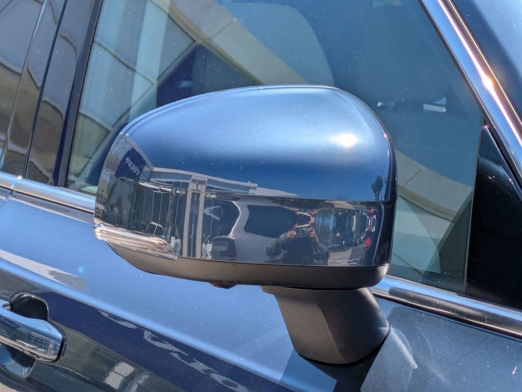 Used 2025 Volvo XC90 B6 Plus w/ Protection Package Premier image 12