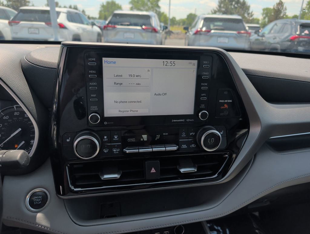 Used 2021 Toyota Highlander XLE AWD/4WD image 17