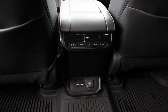 Used 2020 Toyota Highlander Limited image 37