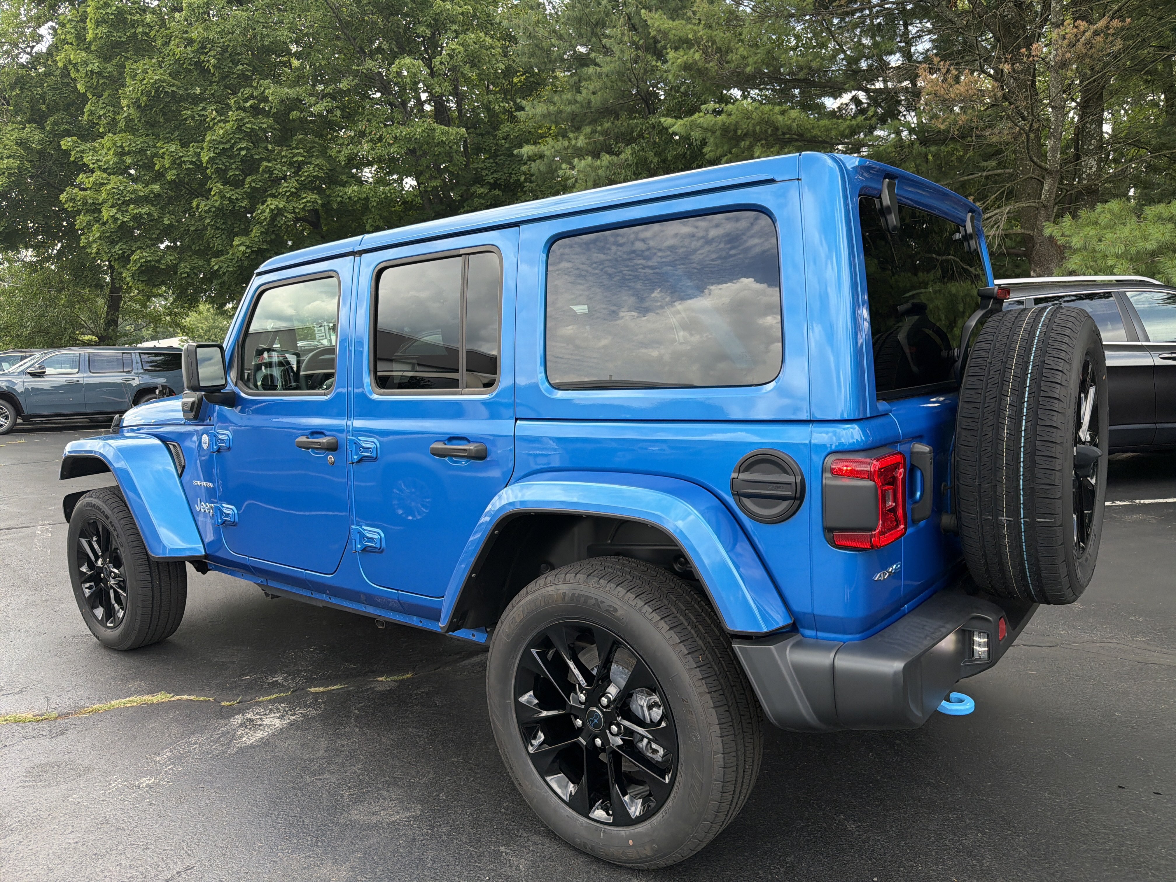 Certified 2024 Jeep Wrangler Unlimited Sahara AWD/4WD image 11