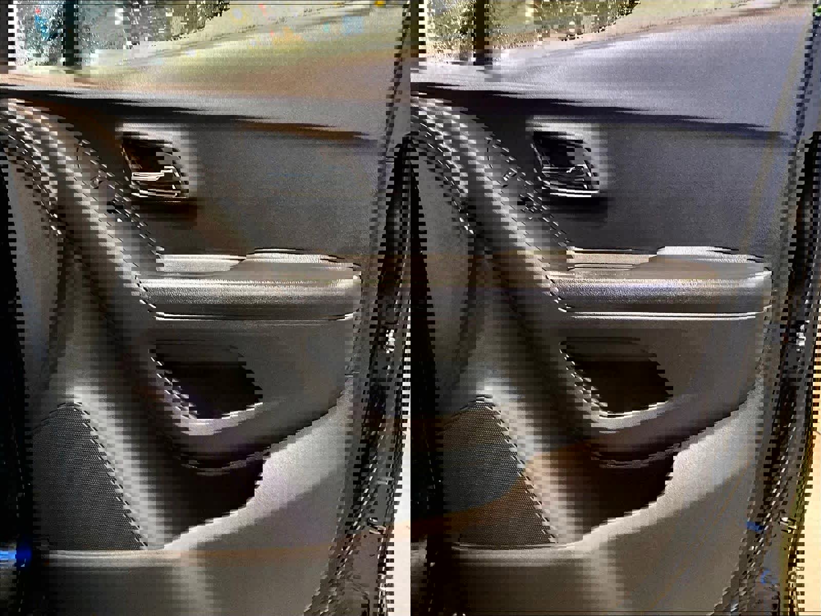 Used 2022 Chevrolet Trax LT w/ LT Convenience Package image 12