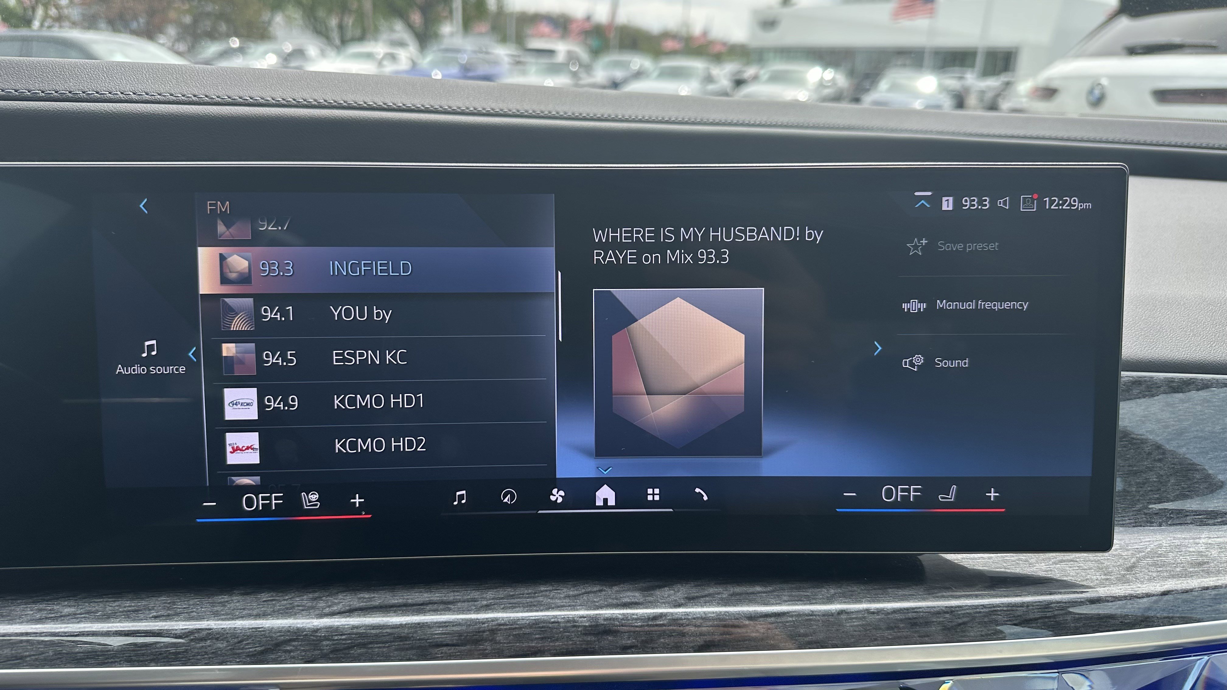 Certified 2025 BMW i7 xDrive60 w/ Premium Package AWD/4WD image 24