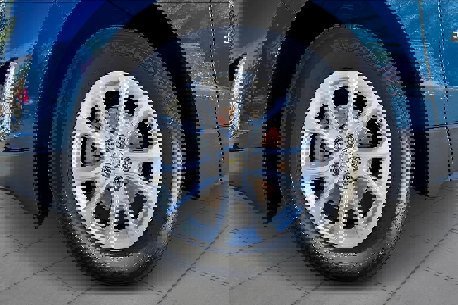 Used 2020 Chevrolet Equinox LT w/ Driver Convenience Package image 9