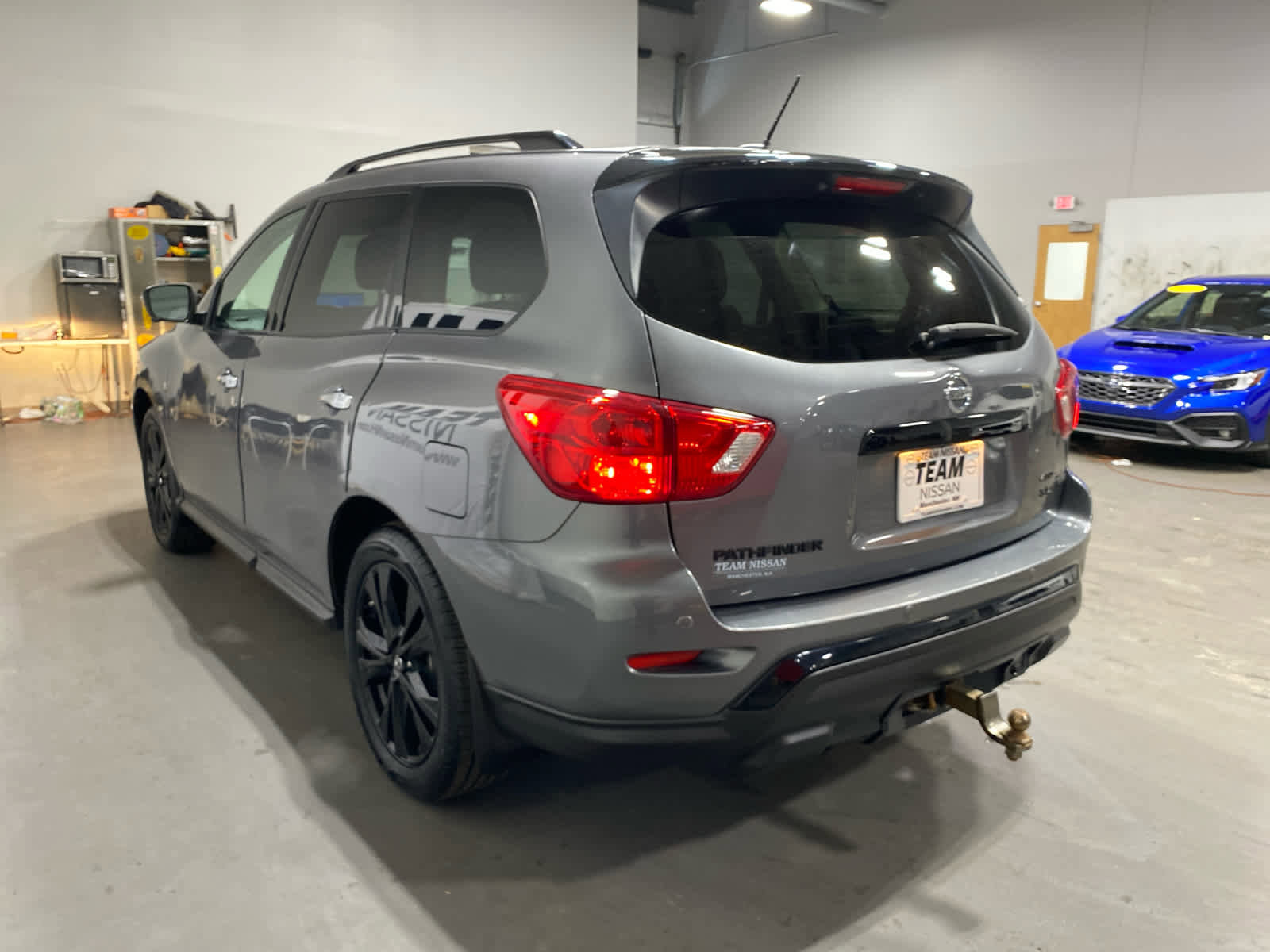 Used 2018 Nissan Pathfinder SL w/ Midnight Edition Package image 6