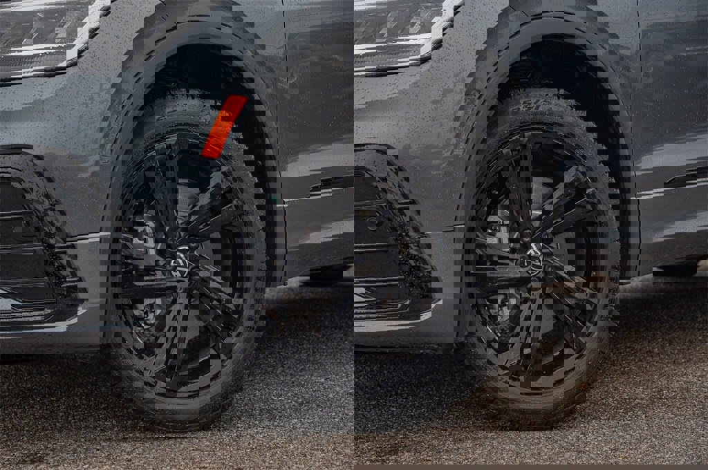 New 2024 Volkswagen Tiguan SE R-Line image 2