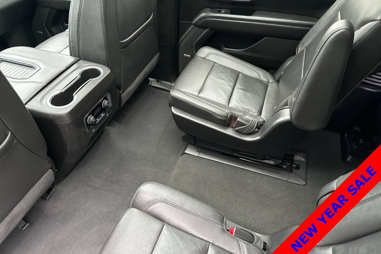 Used 2022 Chevrolet Tahoe LT w/ Luxury Package image 12