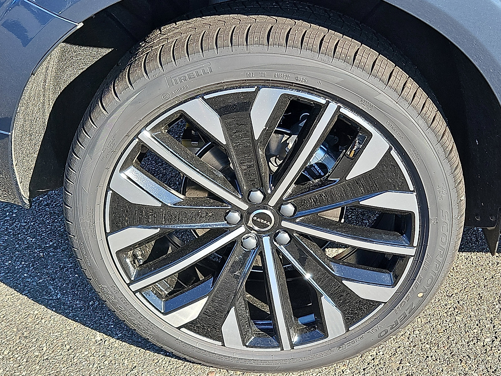 New 2026 Volvo XC60 B5 Ultra w/ Protection Package Premier AWD/4WD image 7