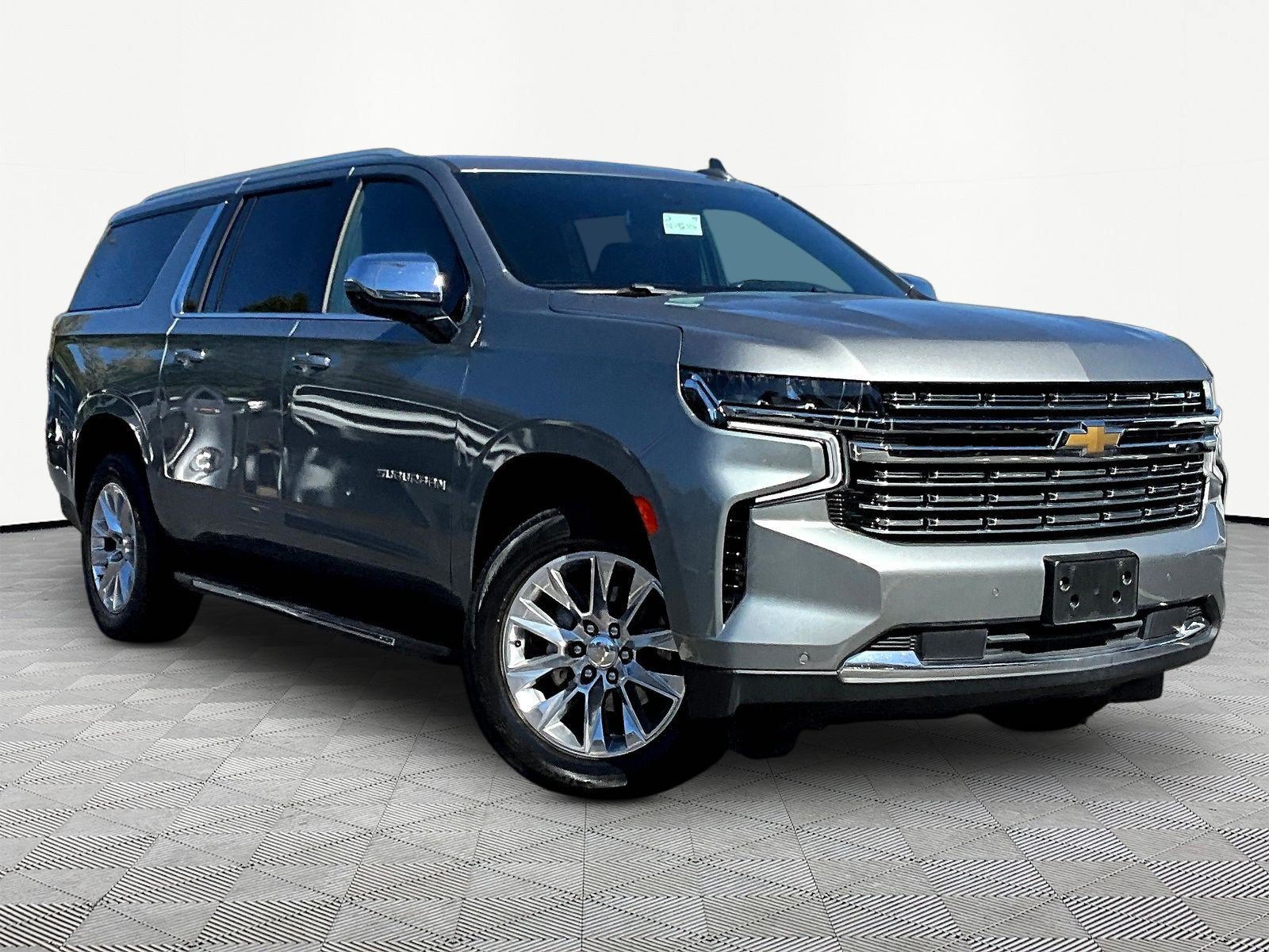 Used 2023 Chevrolet Suburban Premier AWD/4WD image 3