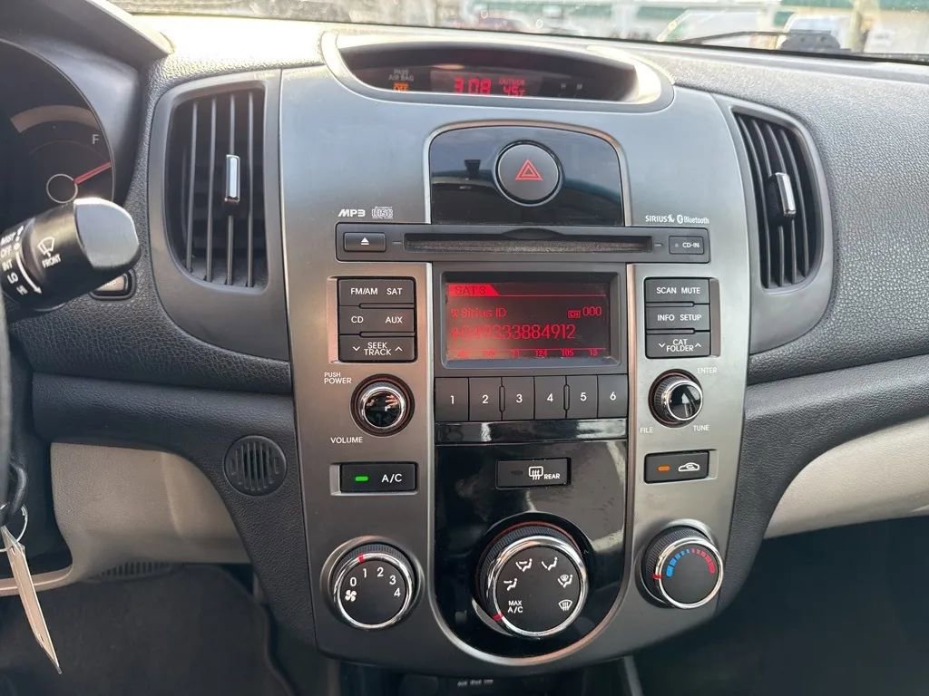 Used 2013 Kia Forte EX w/ Fuel Economy Pkg image 16