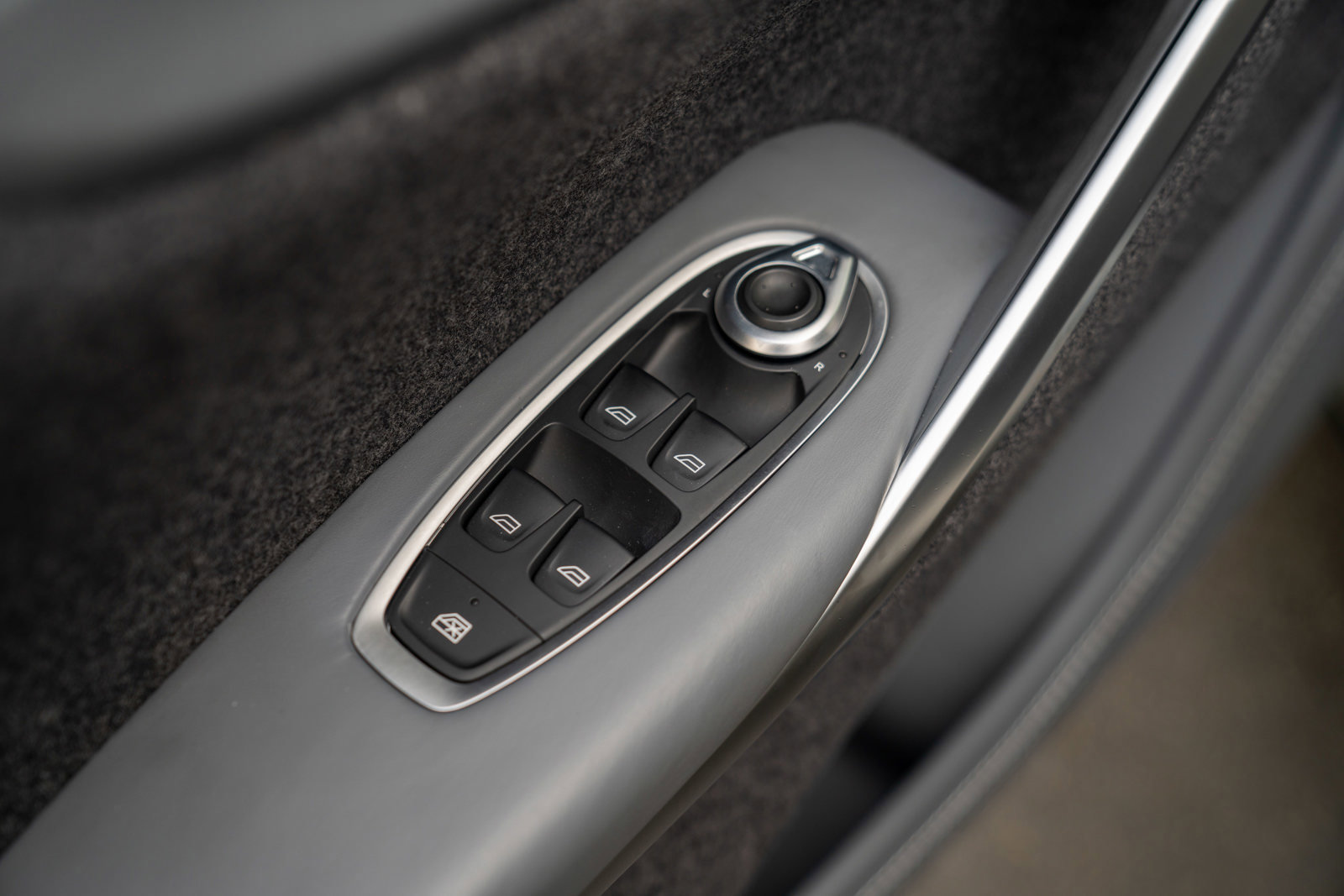 Used 2021 Aston Martin DBX image 15