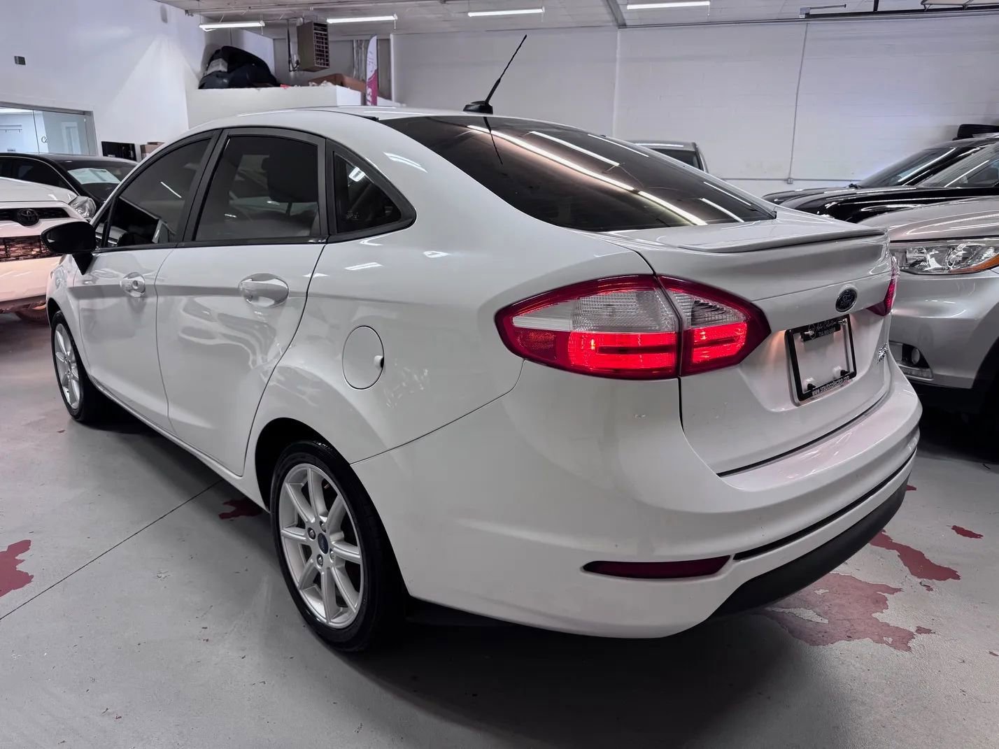 Used 2017 Ford Fiesta SE w/ Equipment Group 201A FWD image 5